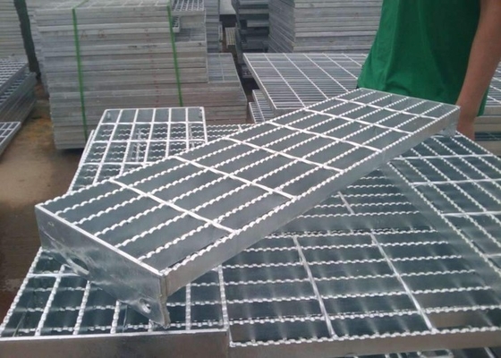 Κίνα Ανθεκτικό υψηλής αντοχής υλικό βημάτων σκαλοπατιών χάλυβα Q235 υπαίθριο γαλβανισμένο προμηθευτής