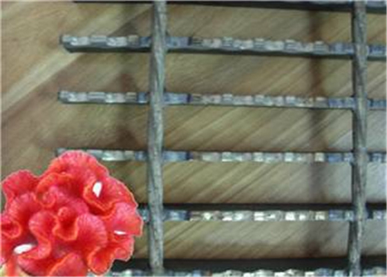 Κίνα Κομμένο οδοντωτά δάπεδο πλέγματος πλέγματος χάλυβα, γλιστρώντας κιγκλίδωμα πλατφορμών χάλυβα αντίστασης προμηθευτής