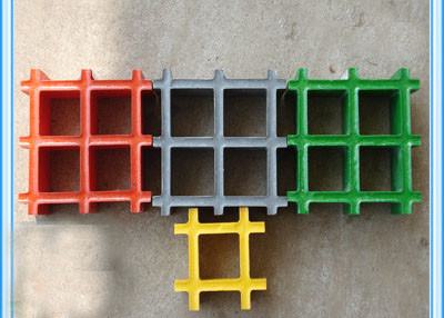 Κίνα Γκρίζο πλαστικό κιγκλίδωμα πατωμάτων που γερνά - ανθεκτικό μέγεθος συνήθειας φίμπεργκλας υλικό προμηθευτής