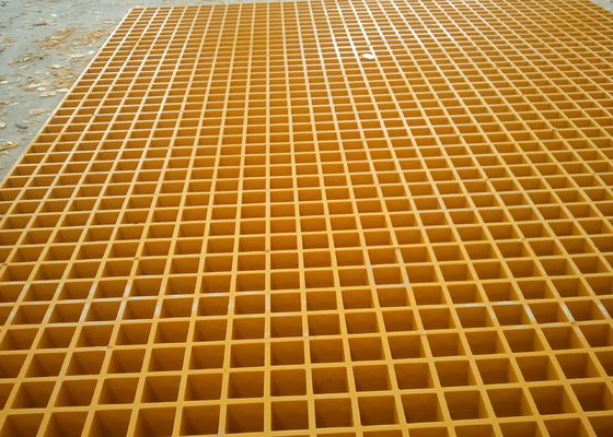 Κίνα πλαστικό πάτωμα τρυπών 38MM τετραγωνικό που ξύνει το κίτρινο ελεύθερο δείγμα χρώματος προμηθευτής