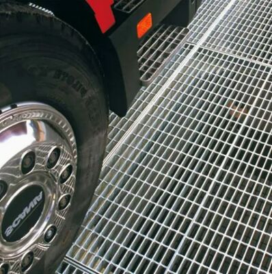 Ζεστό DIP Ζαλβανισμένο Χάλυβα Grating με Serrated στυλ και προσαρμόσιμα μεγέθη για βιομηχανικές πλατφόρμες