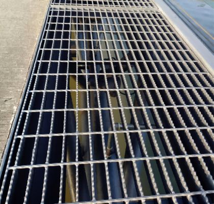 Heavy Duty Galvanized Steel Welded Serrated Anti-slip Trench Cover Floor Bar Grating