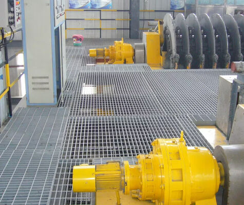 Γαλβανισμένη χαλύβδινη σχάρα ανθεκτική στη διάβρωση με απόσταση εγκάρσιων ράβδων 38/50/76/100mm και βαθμό A36 για χρήση σε δρόμους και βιομηχανικούς χώρους