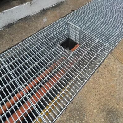 Δαχτυλοειδής γαλβανισμένη σχάρα από χάλυβα με 20x3 ράβδους ρυμούλκησης για αποχέτευση πλατφόρμας και κάλυψη χαρακωμάτων