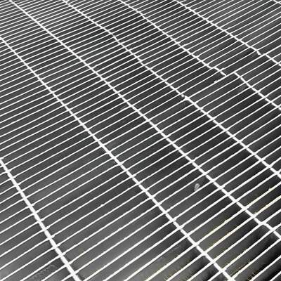 Γαλβανισμένη Χαλύβδινη Περσίδα Τύπου Πριονωτή για Ασφαλή και Προσαρμόσιμα Διαδρόμια Πλατφόρμας