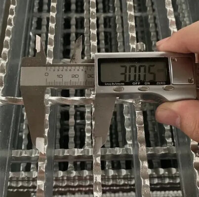 25X3mm Αφαιρούμενη Γαλβανισμένη Οδοντωτή Χαλύβδινη Σχάρα για Αντιολισθητικές Πλατφόρμες και Διάδρομους