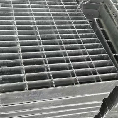 Hot Dip Galvanizing Carbon Steel Serrated Plain Bar Welded Steel Grating for Industrial Platforms