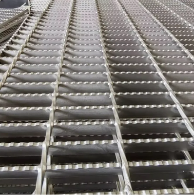Serrated Bar Grating with Hot-Dip Galvanized Steel Grating for Anti-Slip Stair Tread Applications