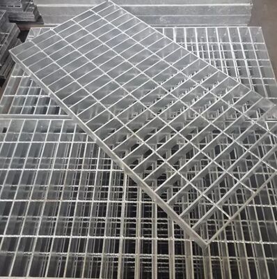 Ζεστό DIP Ζαλβανισμένο Χάλυβα Grating με Serrated στυλ και προσαρμόσιμα μεγέθη για βιομηχανικές πλατφόρμες