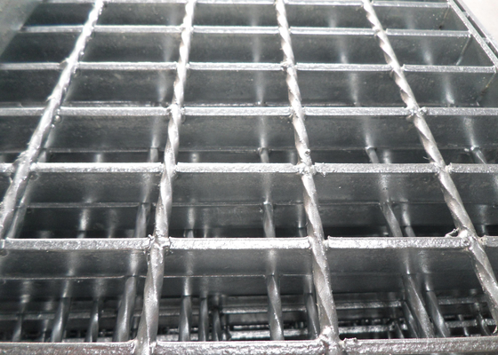 8mm X 8mm στριμμένος βαρέων καθηκόντων χάλυβας φραγμών που ξύνει το επεκταθε'ν κιγκλίδωμα μετάλλων βαριών φορτίων