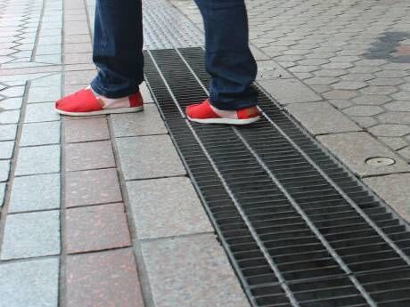 Προσαρμοσμένο μέγεθος Steel Grating Drain Cover με χωρητικότητα αποστράγγισης 50-500 L/Sm και σχεδιασμό ανθεκτικό στη διάβρωση
